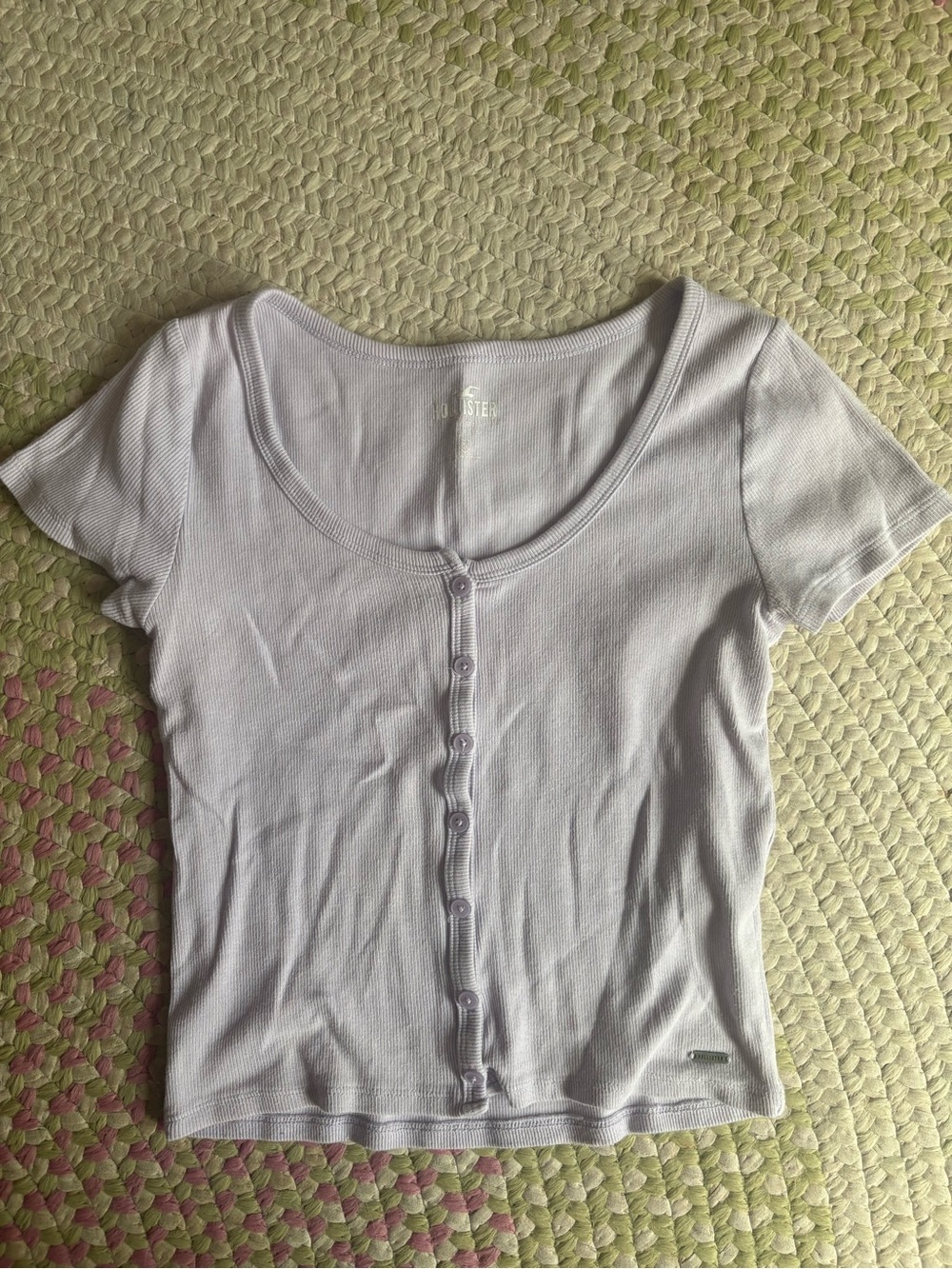 Hollister Pale Lavender Scoop Neck Button Crop Tee